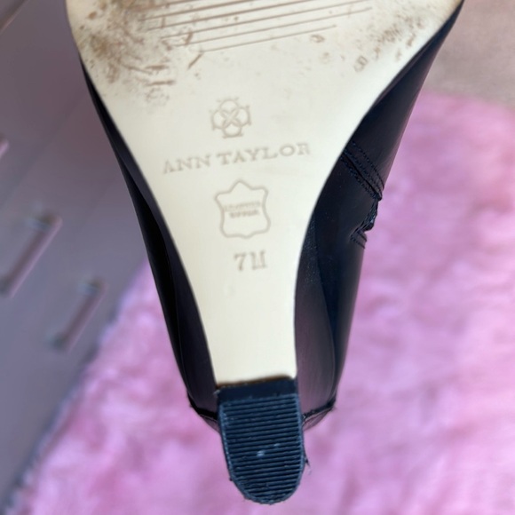 Ann Taylor black leather wedge boots size 7 - Picture 8 of 8